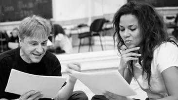 Nadine a scos o perla la premiera piesei in care joaca alaturi de Claudiu Bleont! Afla cum a trecut peste momentul jenant!