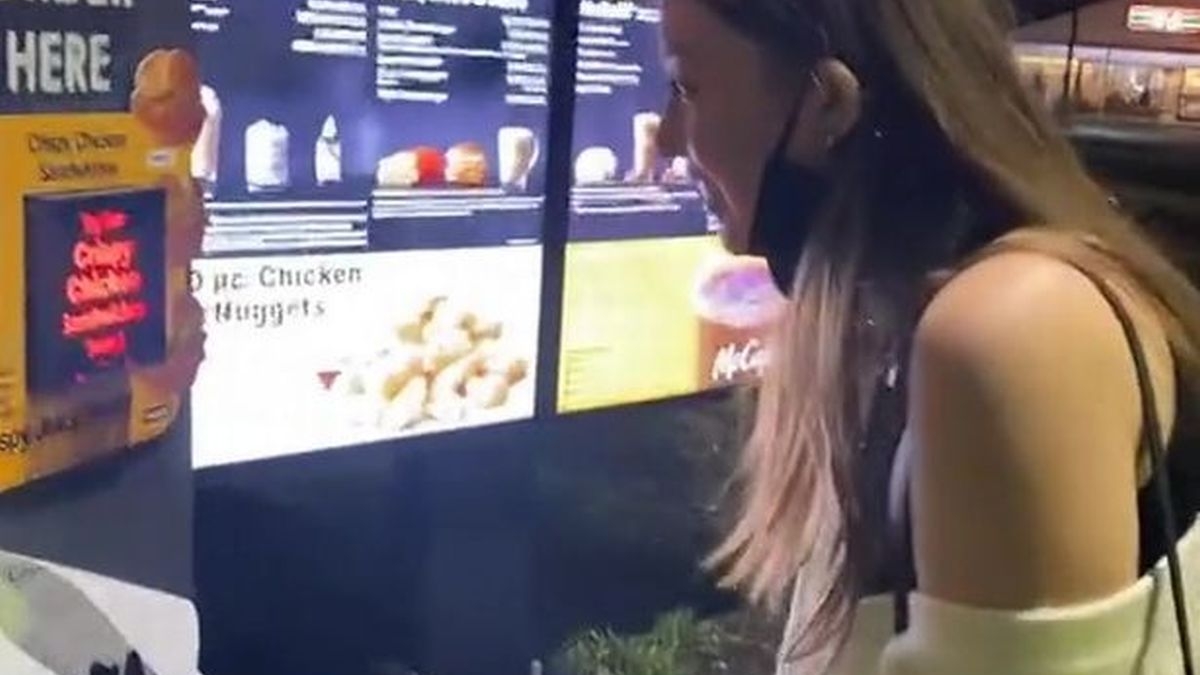 Viral! Ce poți să pățești dacă nu ai mașină și comanzi McDonald's drive-thru