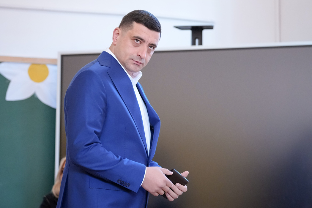 George Simion acuza în prima parte a zilei manipularea sondajelor.