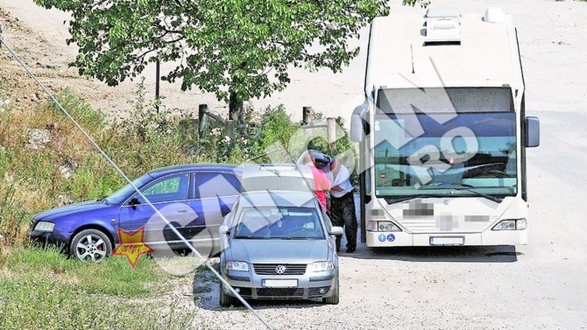 Afaceri "de criza" la marginea drumului! Motorina ieftina de la soferii de autobuz