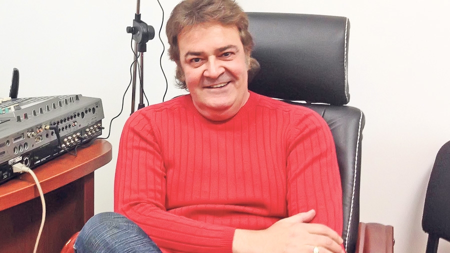 Adrian Romcescu, fiică secretă? O româncă stabilită în Italia susţine că e fiica artistului şi i-a transmis un mesaj emoţionant: ”Aş vrea doar să-l cunosc!”