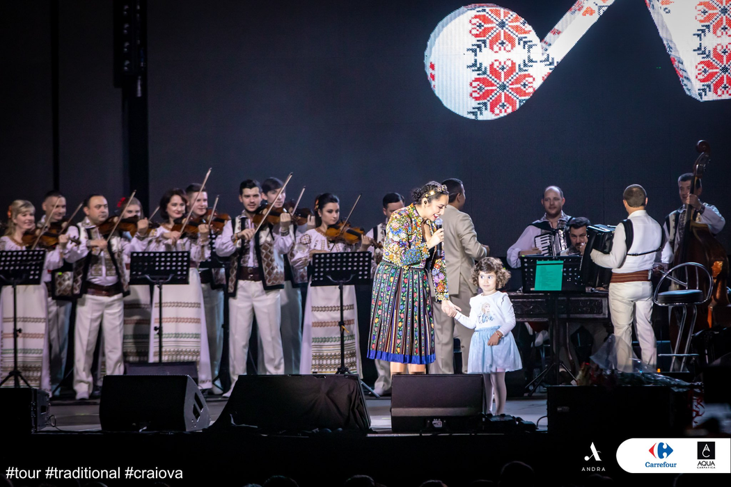 Ce a pățit Andra Măruță în timpul ultimului concert, de la Craiova! Ce au făcut spectatorii din primul rând