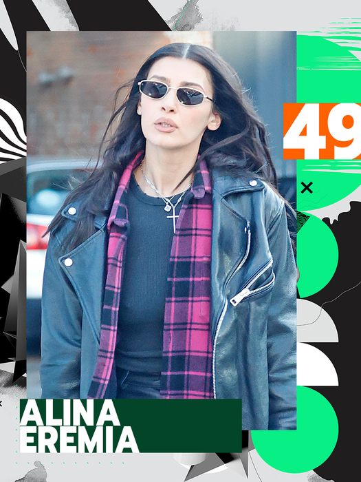 Top 50 dive cu “butonașii” la înaintare. Cine “înțeapă” mai puternic dintre Bianca Drăgușanu, Antonia sau Delia?