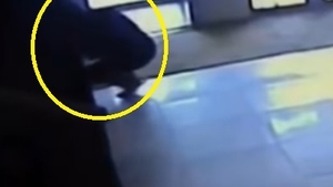 S-a făcut de râs în toată ţara! Primar, prins la furat dintr-un hotel din Băile Felix