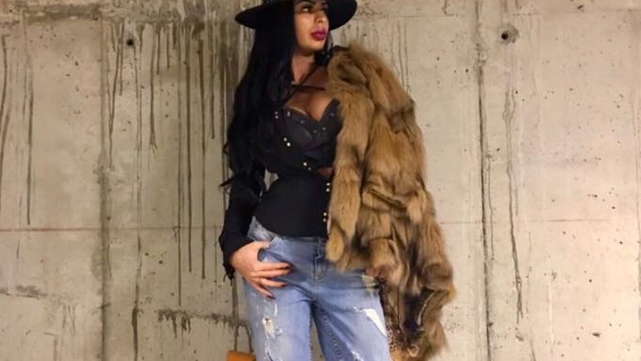 Renata Gheorghe a coborât la maşină şi a avut o mega-surpriză când a văzut ce a găsit pe ea! A făcut imediat poză şi noi avem imaginea