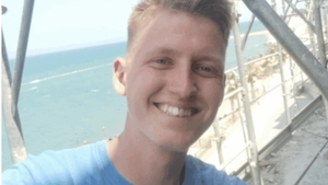Alex, un tânăr de 22 de ani, găsit mort în condiții suspecte. Familia face acuzații grave: ”A fost ucis!”