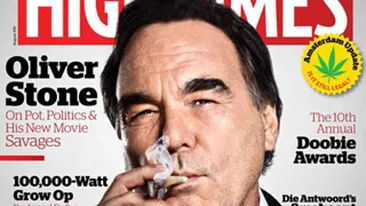 Regizorul Oliver Stone pozeaza cu joint-ul in gura si recunoaste: M-as apuca de cultivat iarba!