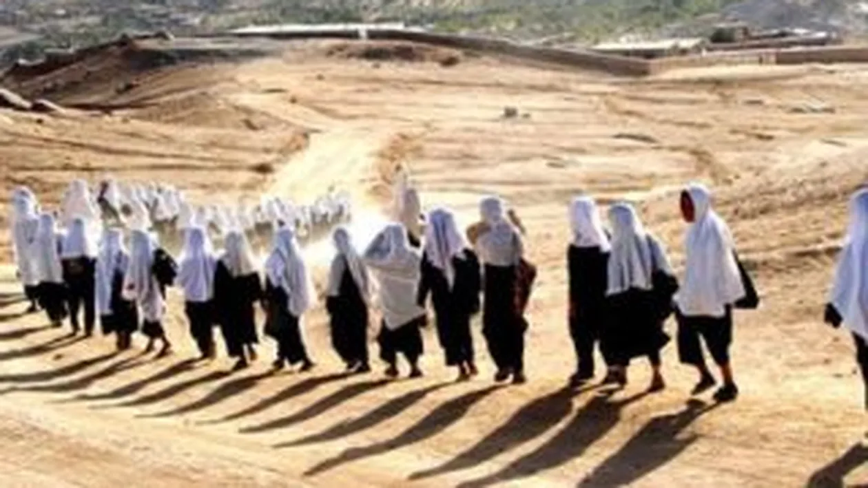 Talibanii, suspectati de otravirea a zeci de eleve in nordul Afganistanului