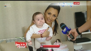 La o zi de la botez, Andra i-a făcut baie fetiţei lui Pepe în apă în care a pus aur şi miere, să-i fie viaţa dulce!