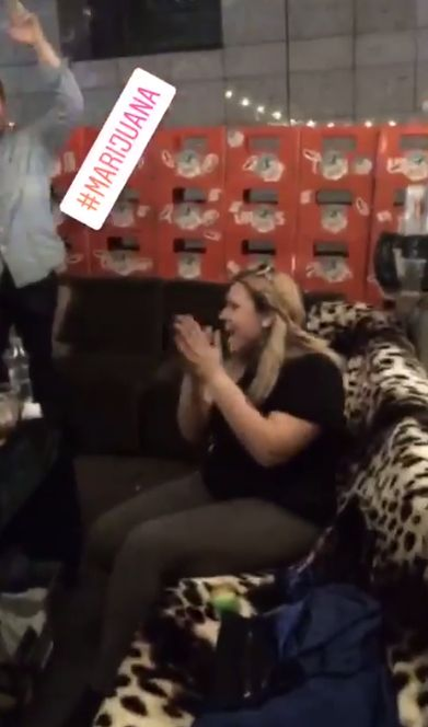 Cum a petrecut Dana Marijuana, după ce s-a aflat că tatăl ei a murit!