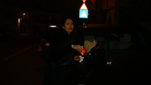 Un celebru Fast-Food va pleca din Romania dupa ce Margherita aproape a facut dragoste cu un HAMURGER pe capota masinii!