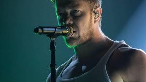 Divorț-șoc în showbiz! Dan Reynolds, solistul trupei Imagine Dragons, s-a despărțit de soție după 10 ani de căsnicie