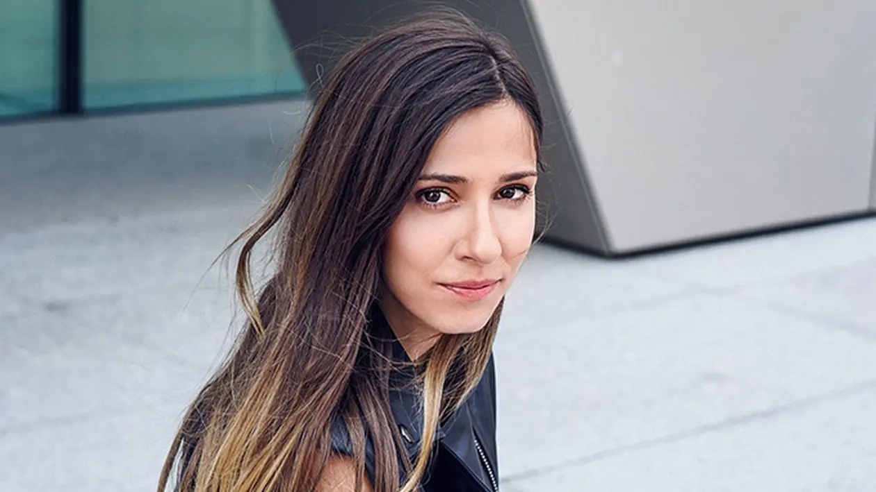 DANA ROGOZ, apariţie senzuală, cu lenjeria intimă la vedere!