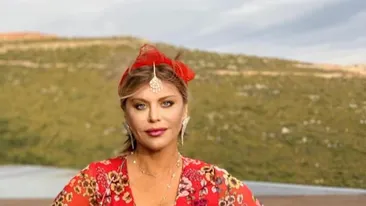 Cum arată Loredana Groza în costum de baie la aproape 50 de ani