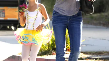 Sunt topite dupa copiii lor! Vezi aici ce lucruri emotionante spun Victoria Beckham, Halle Berry sau Angelina Jolie despre cei mici