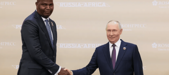 Putin, situație penibilă alături de președintele Mozambicul. Diferența de înălțime a stârnit ironii pe internet