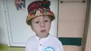 Lupta pentru viața lui Mateo, băiatul diagnosticat cu o mutație genetică rară. Strigătul disperat al mamei: ”Este copilul meu bun și curat în fața Domnului, lupt alături de el!”