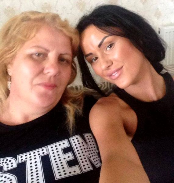 S-a întors din Italia, dar refuză autoizolarea la domiciliu. Cum a fost surprinsă mama Danielei Crudu în Capitală