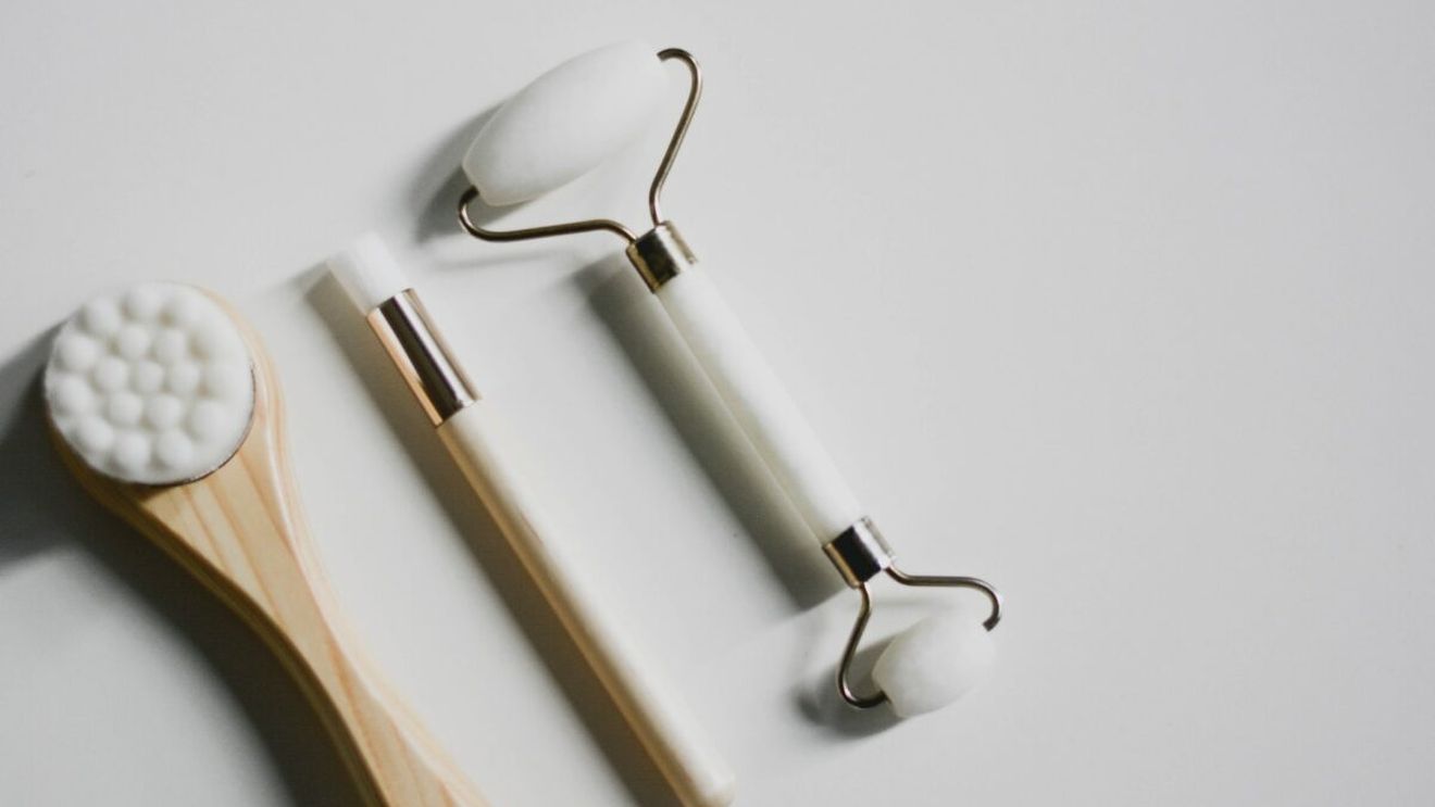 3 produse și aparate de îngrijire pe care merită să le incluzi în rutina ta