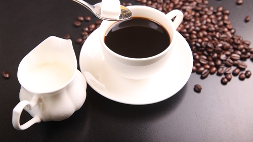 Se întâmplă în fiecare oraș din România! Povestea din spatele “cafelelor în așteptare” a impresionat milioane de oameni