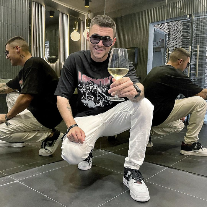 Mario Fresh, surprins în club cu o brunetă misterioasă. Ce spune artistul: „Să le spun unora…”