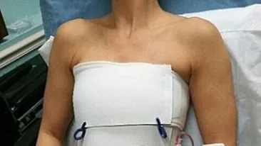 Tragedie pentru un ”iepuraş” Playboy! A rămas fără sâni după ce i-au explodat silicoanele