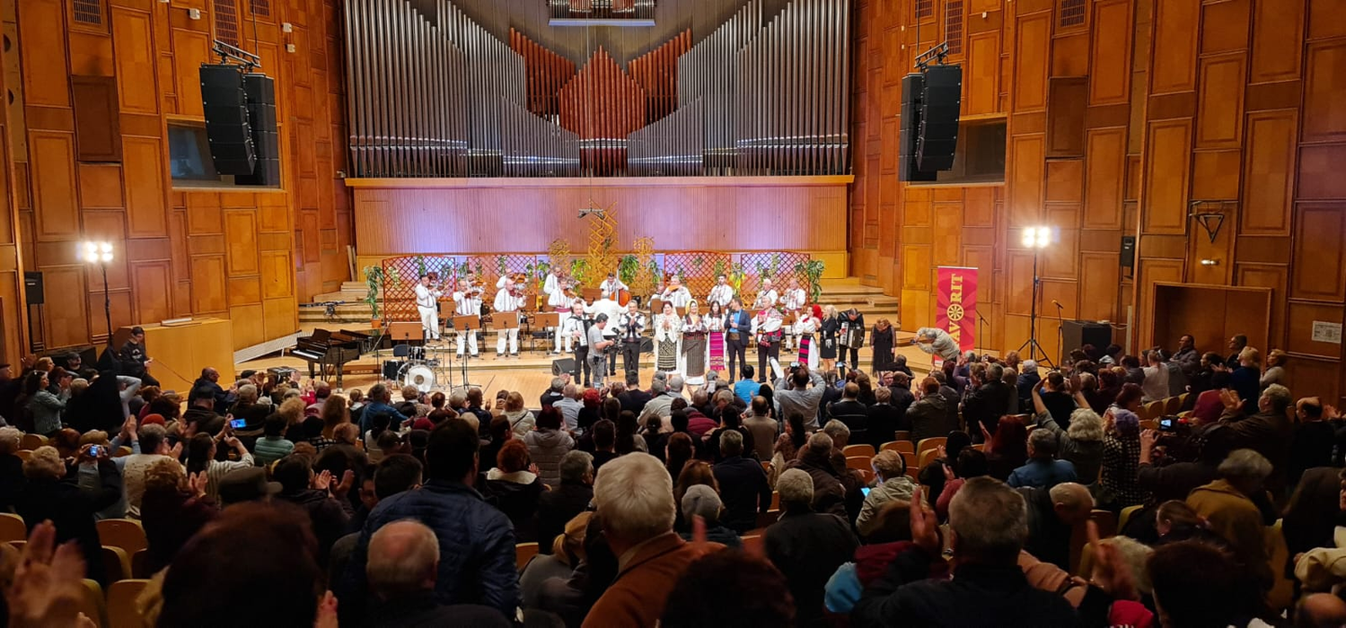Gheorghe Turda, concert aniversar de excepție la Sala Radio. Ce cadou deosebit i-a făcut nepotul artistului, pe scenă. GALERIE FOTO