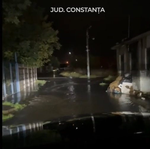 Imaginile devastatoare ale ciclonului Barbara! A făcut prăpăd în România: șosele transformate în lacuri, zeci de copaci căzuți