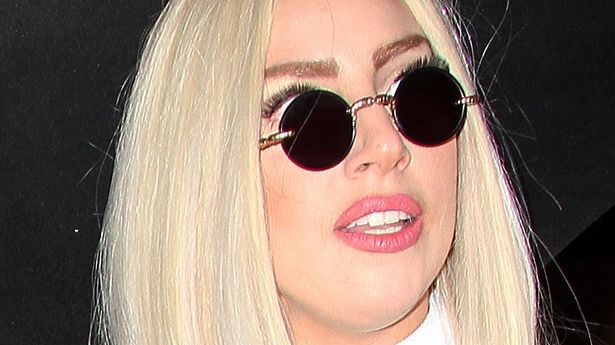 Lady Gaga, devastată de incendiul din Brazilia, în care au murit 232 de oameni! Uite-o pe artistă cum se roagă înlăcrimată!
