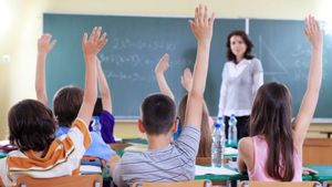 Elevii se întorc la școală! Ce restricții s-au impus împotriva infectării cu virusul COVID-19