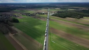 Coloană de 80 de kilometri la granița dintre Polonia și Belarus. Camioanele trebuie să părăsească urgent Uniunea Europeană