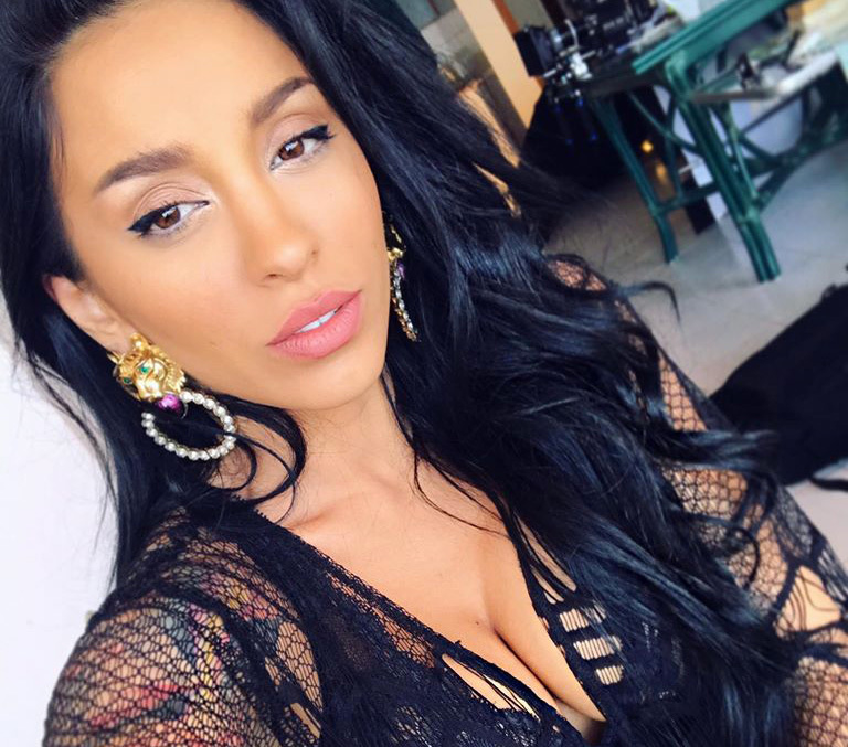 Ruby şi-a făcut selfie în baie şi… Detaliul care i-a lăsat pe toţi cu gura căscată!
