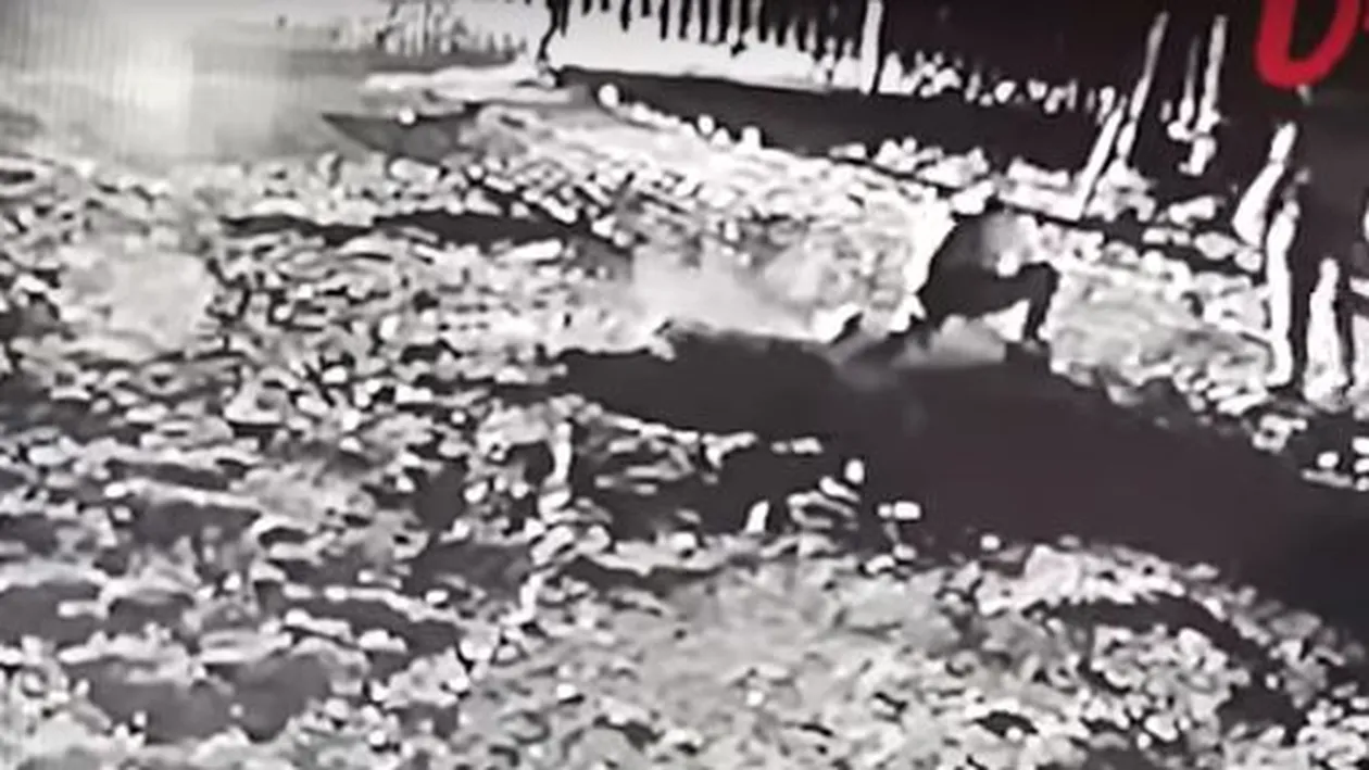 Tânără din Vaslui, târâtă și încătușată de un polițist după ce a leșinat! VIDEO