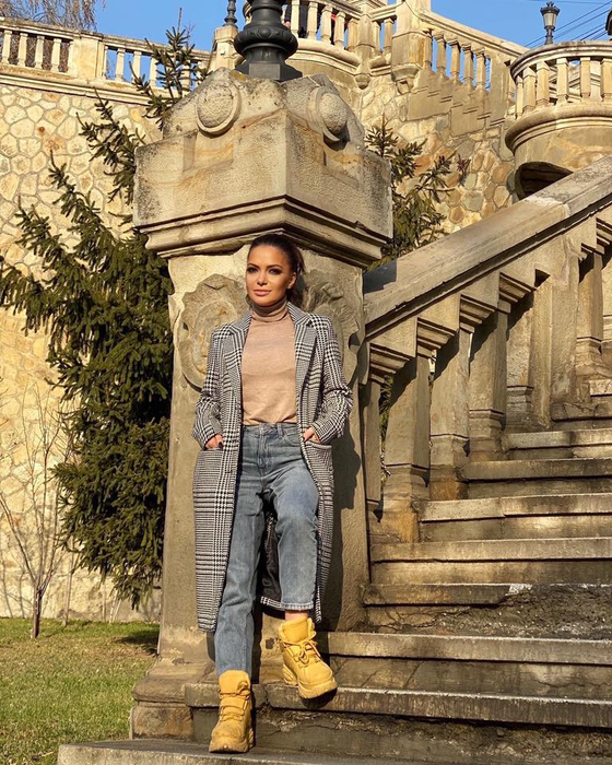 Andreea Antonescu, fără lenjerie intimă! Cum a fost fotografiată cântăreața