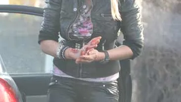 Bianca Dragusanu, speriata de moarte, a fost tarata prin noroi, a injurat si a spart geamuri!