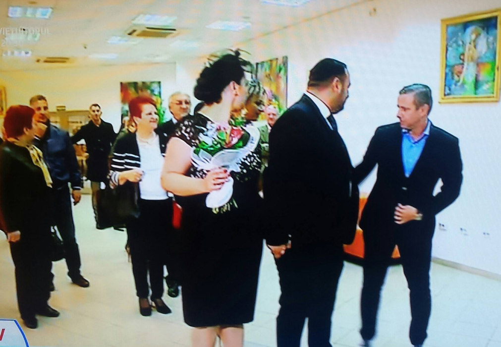 ANAMARIA PRODAN şi LAURENŢIU REGHECAMPF sunt naşi pentru a 48-a oară! Au cununat-o pe nepoata lui MIRCEA SANDU