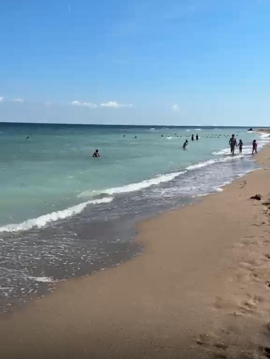 Vama Veche, ca în mijlocul verii pe 19 septembrie! Turiștii fac plajă și baie, iar apa e ca în Grecia
