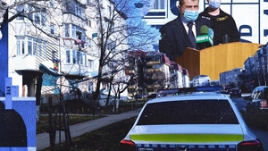 Ce se întâmpla în apartamentul groazei din Onești, în timp ce șefii Poliției analizau criza ostaticilor