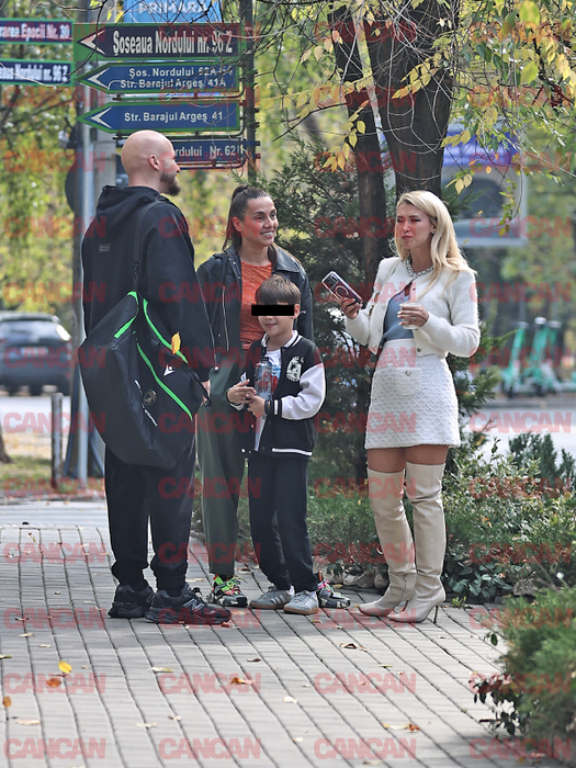 Andreea Bălan, radioasă într-un costumaș alb