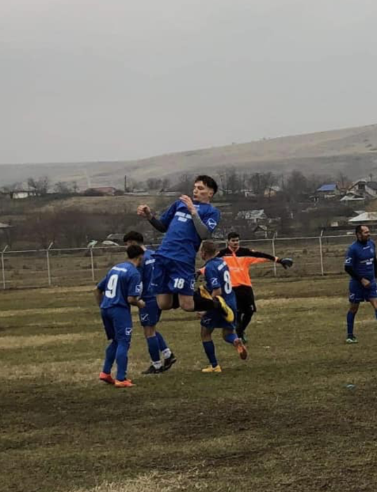 BREAKING | Alberto Năzare, un fotbalist de 26 de ani, a murit după ce s-a înfipt cu motocicleta într-un stâlp