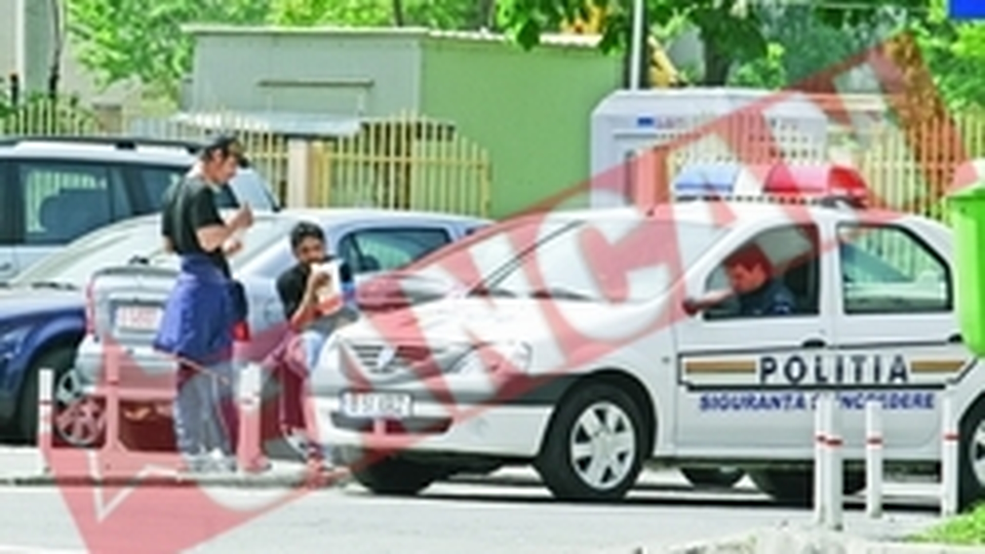 Mii de politisti internati in spital