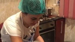 Românii se reinventează în autoizolare! O familie și-a creat un fast-food în propria locuință. VIDEO