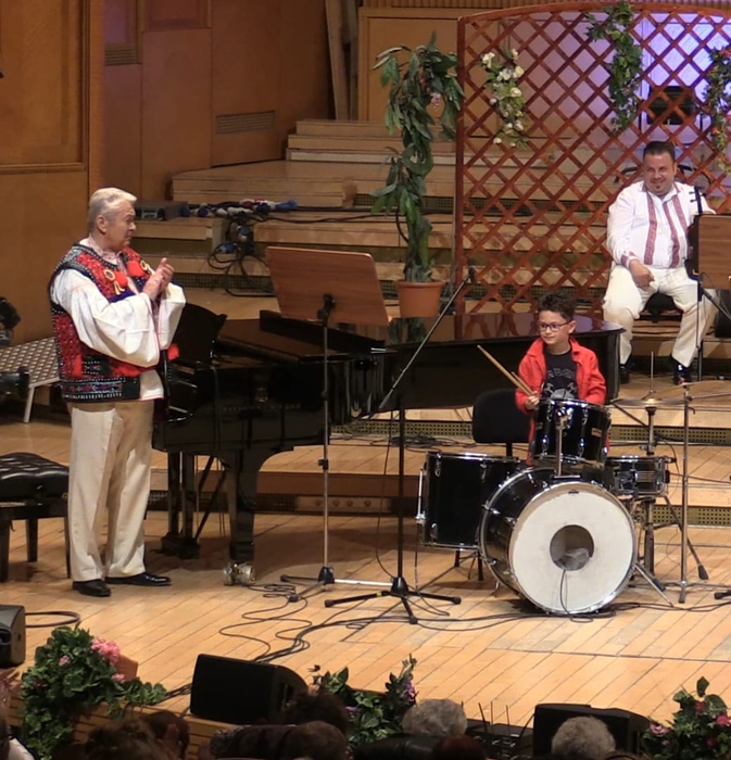 Gheorghe Turda, concert aniversar de excepție la Sala Radio. Ce cadou deosebit i-a făcut nepotul artistului, pe scenă. GALERIE FOTO