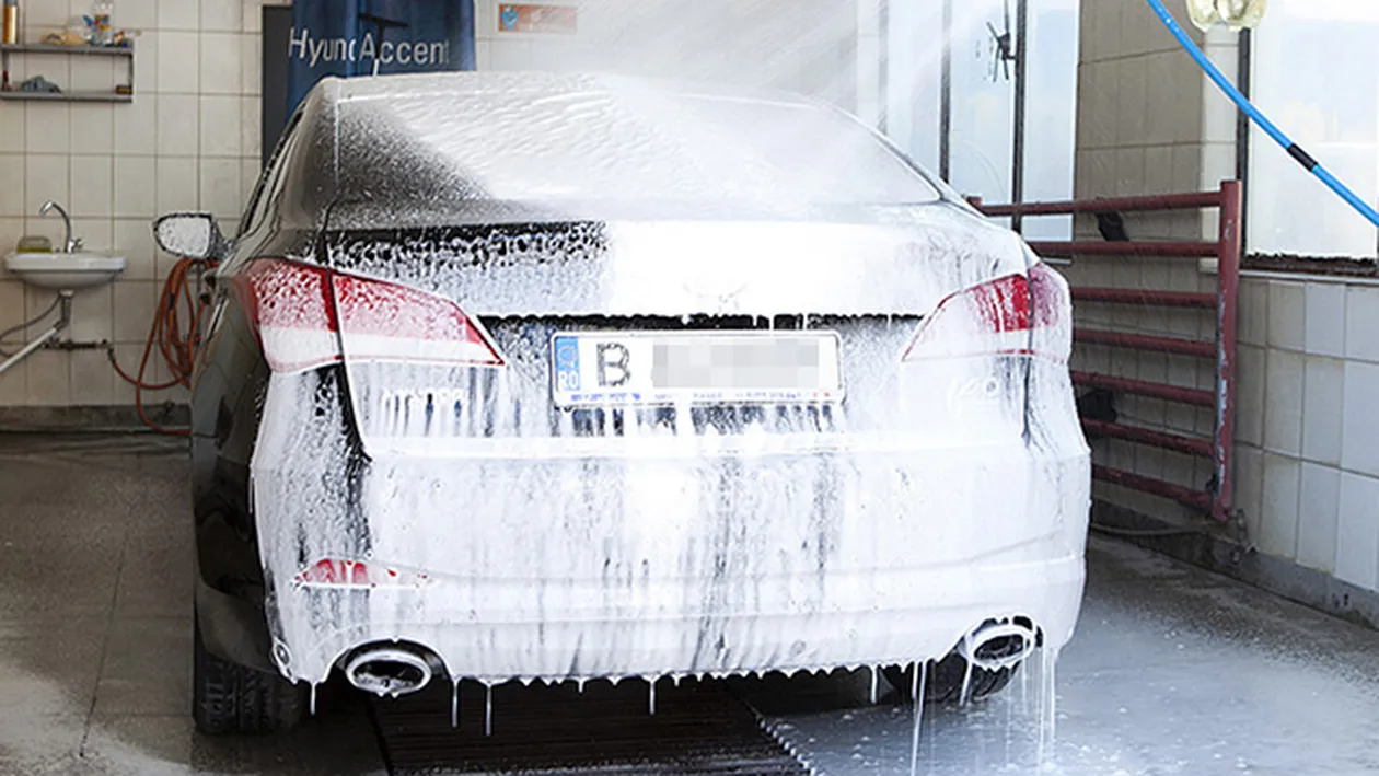 Aveţi grijă atunci când vă lăsaţi maşina la spălatorie! Un şofer din Timişoara trebuie să-şi cumpere acum un autovehicul nou