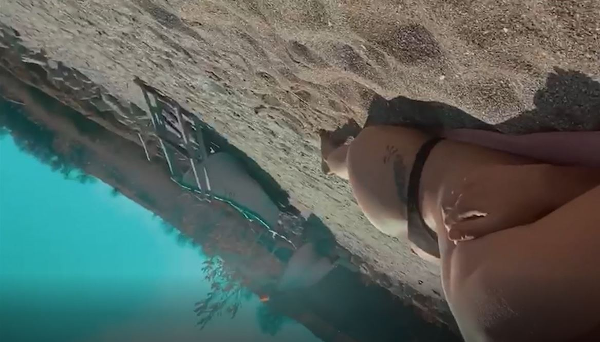 Alexandra Stan și Adriana Rusu au încins atmosfera pe plajă! Cele două cântărețe au făcut topless, iar imaginile i-au înnebunit pe bărbați