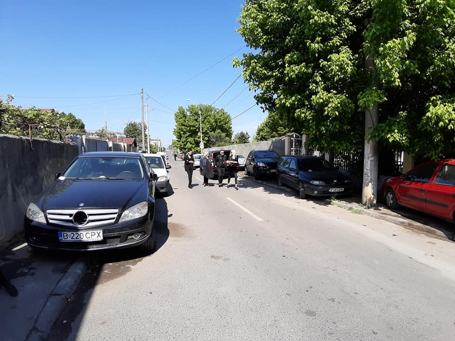 A aparut la inmormantarea lui Razvan Ciobanu. Cine este, de fapt, blonda din imagini