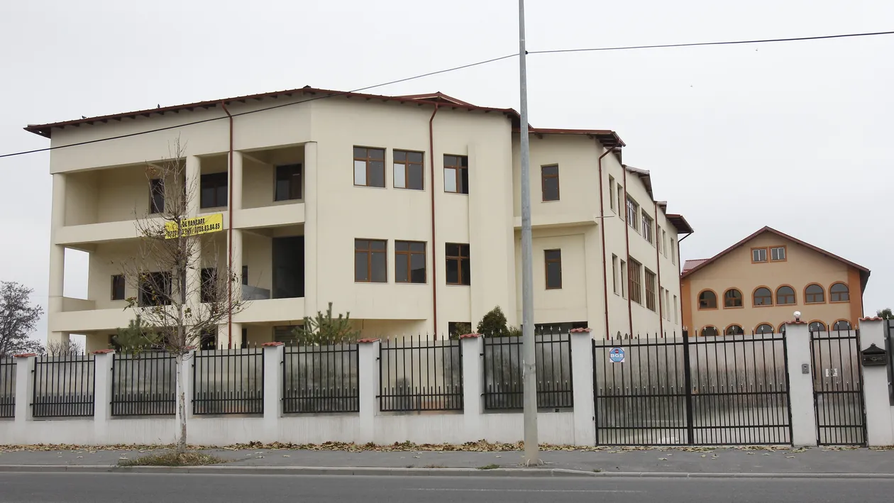 Probleme la Cocosatu'? Palatul micilor, ridicat de patron inainte sa se sinucida, scos la vanzare pentru 1,5 milioane de euro!