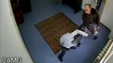 REACTIA sefului Politiei din Piatra Neamt dupa ce a fost filmat in timp ce batea o fetita de 14 ani