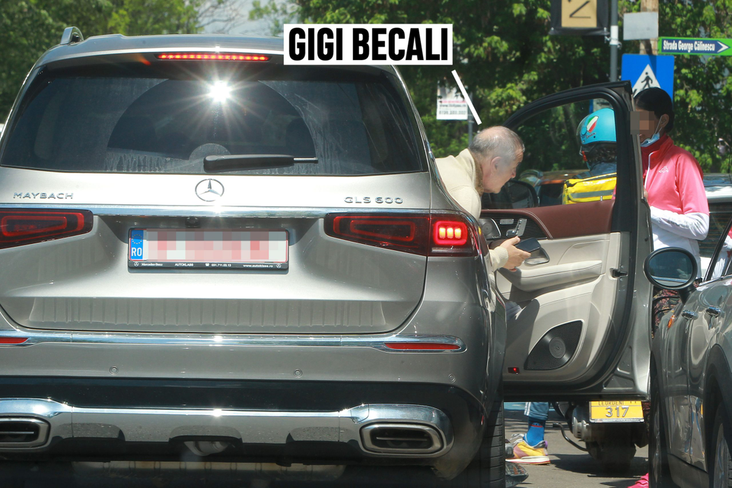 Gigi Becali iese din Maybach-ul de 220.000 de euro