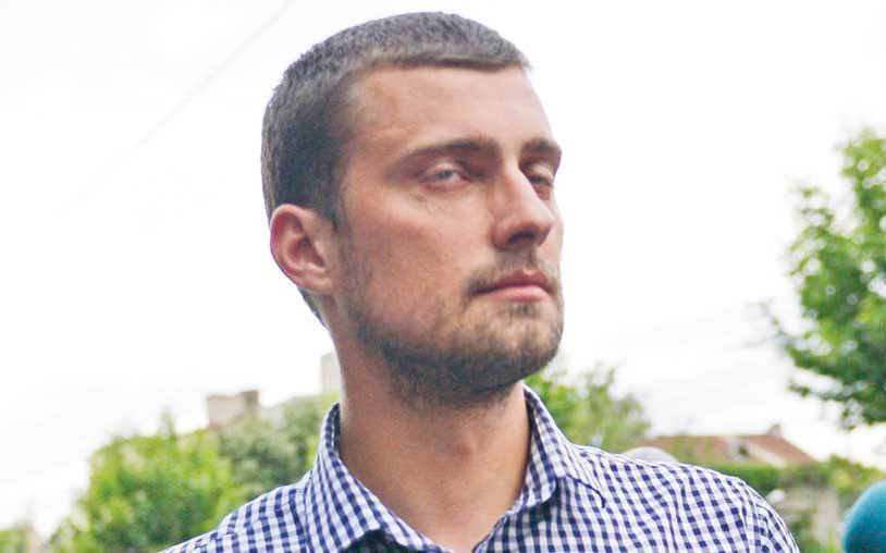 În urmă cu patru ani, Gabi Tamaş a ajuns la secţia de poliţie după ce a vandalizat o scară de bloc